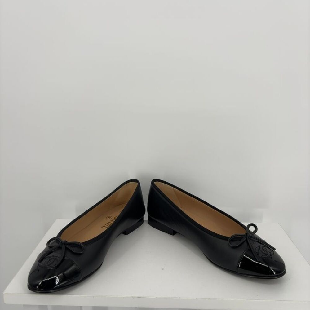 CHANEL Calfskin ballet flat